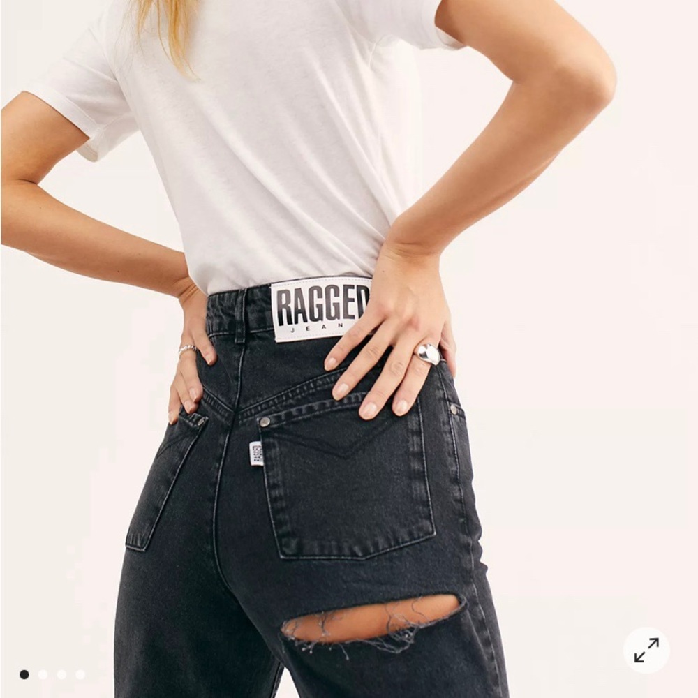 butt- rip jeans